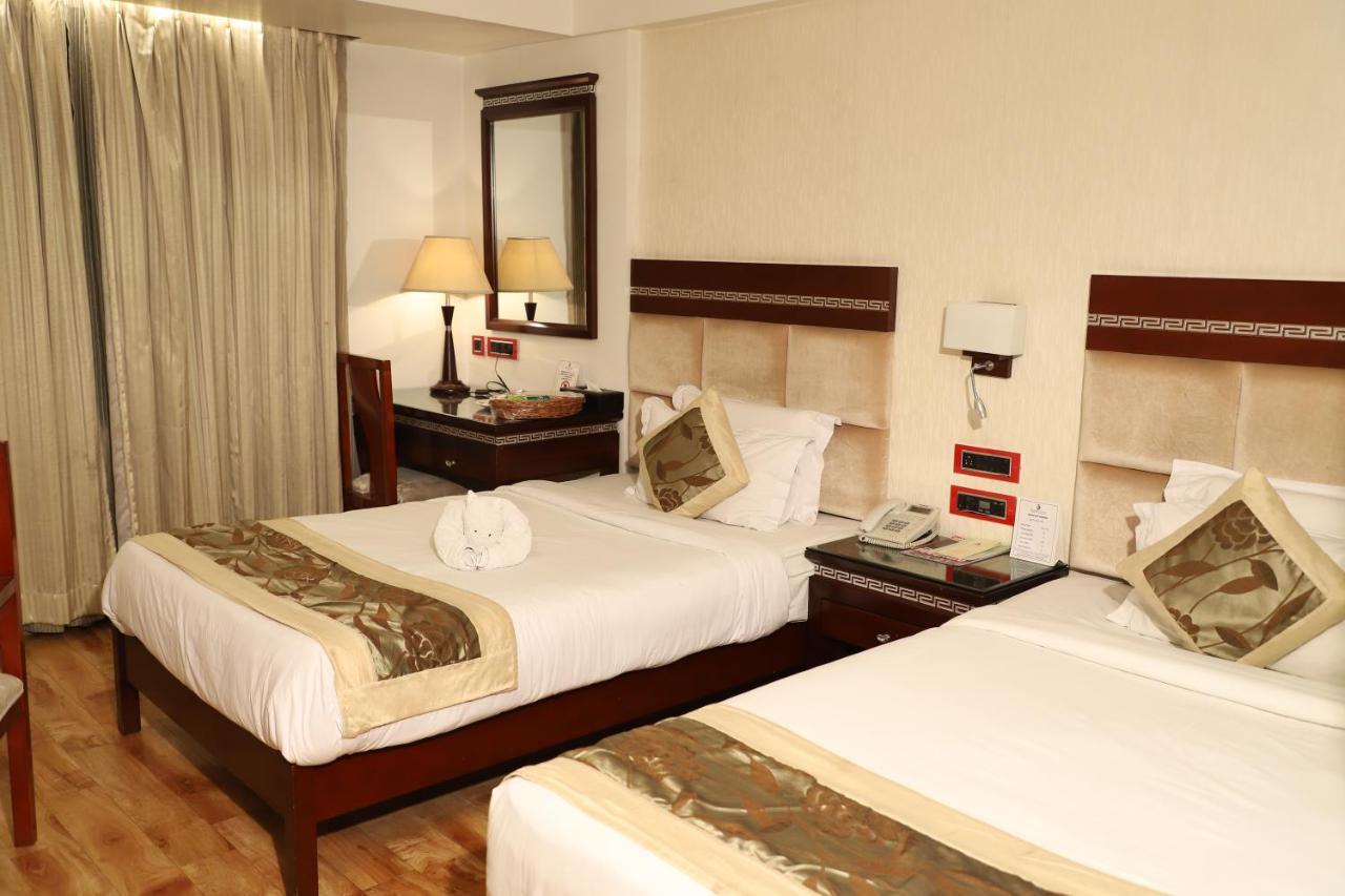 Republic Hotel Patna  Ngoại thất bức ảnh