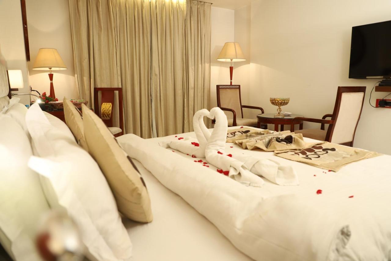 Republic Hotel Patna  Ngoại thất bức ảnh