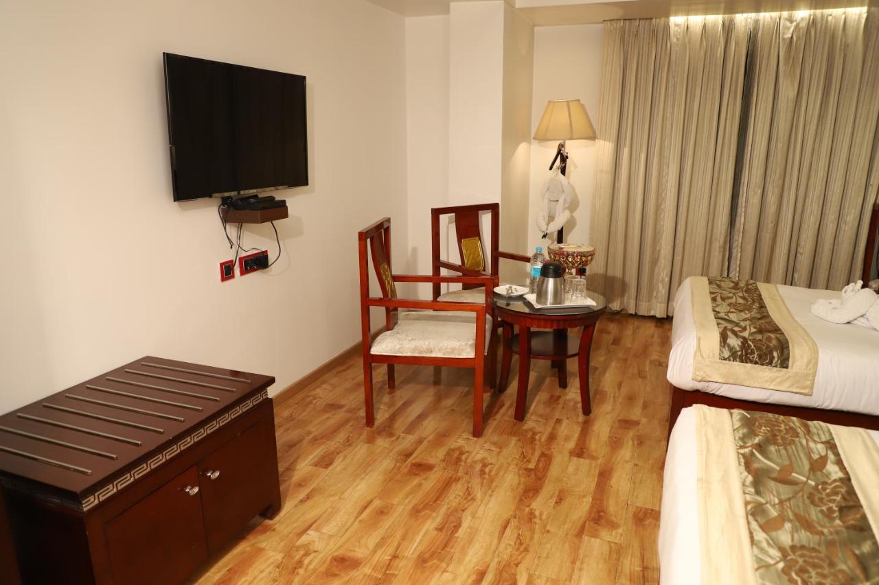 Republic Hotel Patna  Ngoại thất bức ảnh