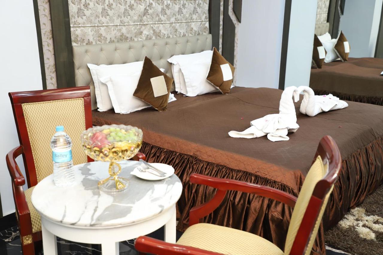 Republic Hotel Patna  Ngoại thất bức ảnh